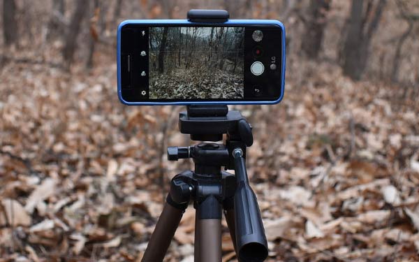 How to take good pictures with a phone using a tripod for stability